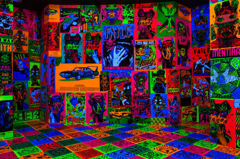 <p>The FAILE &amp; BAST Deluxx Fluxx Arcade<br/>
Black Light Room</p>